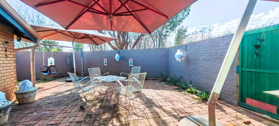 6 Bedroom Property for Sale in Mooivallei Park North West